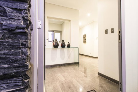 Ambar Villa Between City And Freo - Tourism Noosa 22