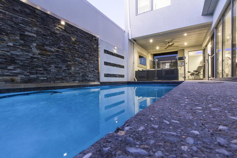 Ambar Villa Between City And Freo - Tourism Noosa 4