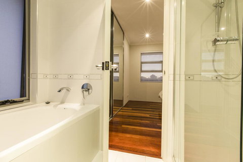 Ambar Villa Between City And Freo - Tourism Noosa 19