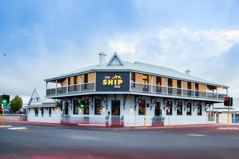 Nightcap At The Ship Inn - Tourism Noosa 4
