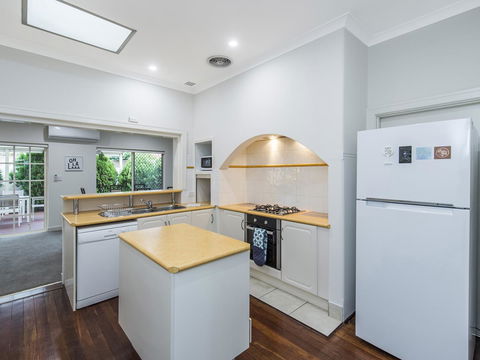 Luxury Federation Style Home - Sleeps 10 - Tourism Noosa 6