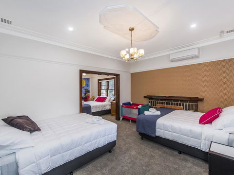 Luxury Federation Style Home - Sleeps 10 - Tourism Noosa 11