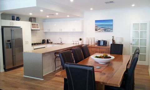 Carpe Diem South - Tourism Noosa 0