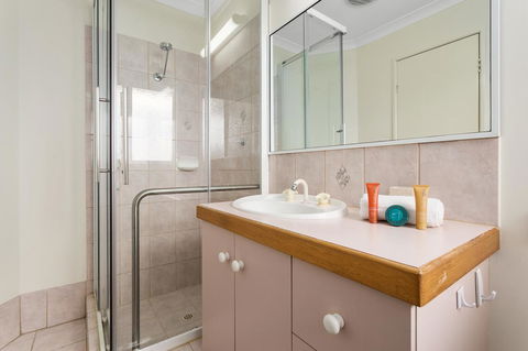 Como South Perth Villa - Tourism Noosa 5