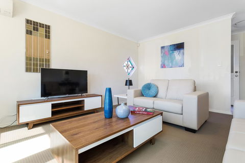 Como South Perth Villa - Tourism Noosa 1