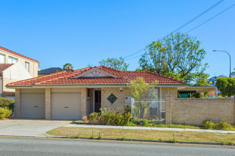 Como South Perth Villa - Tourism Noosa 21