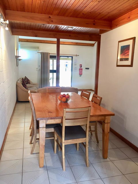 Cottesloe Beach Chalets - Tourism Noosa 17