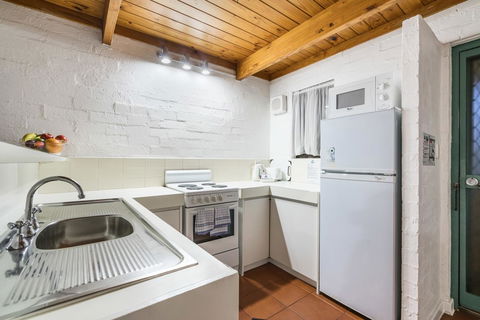 Cottesloe Beach Chalets - Tourism Noosa 34