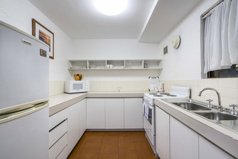 Cottesloe Beach Chalets - Tourism Noosa 41