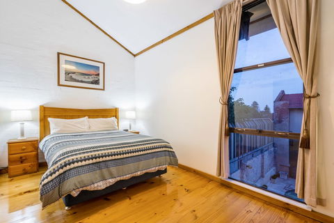 Cottesloe Beach Chalets - Tourism Noosa 3