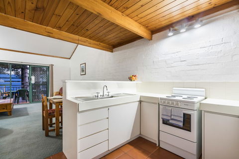 Cottesloe Beach Chalets - Tourism Noosa 27