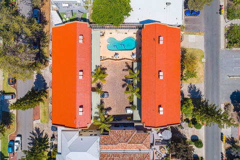 Cottesloe Beach Chalets - Tourism Noosa 14