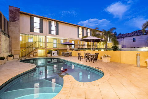 Cottesloe Beach Chalets - Tourism Noosa 11