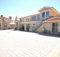 Yot Spot Apartments - Tourism Noosa