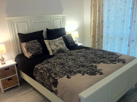 Applegate Lane Chalet - Tourism Noosa 9