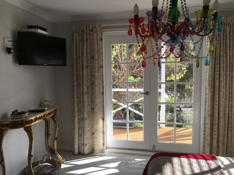 Applegate Lane Chalet - Tourism Noosa 6