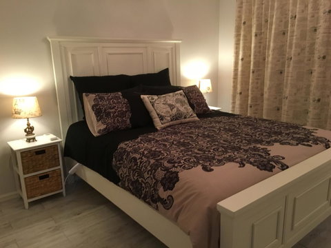 Applegate Lane Chalet - Tourism Noosa 8