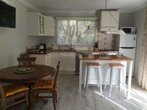 Applegate Lane Chalet - Tourism Noosa 12