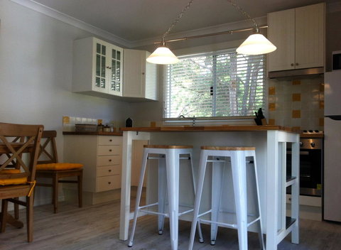 Applegate Lane Chalet - Tourism Noosa 13