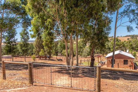 'Bindoon Valley Escape' Cottage - Tourism Noosa 11