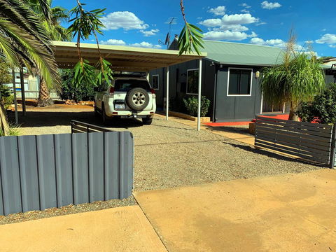 The Cottage That Could - Tourism Noosa 0