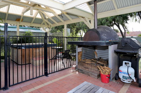 Busselton Guest House - Tourism Noosa 38