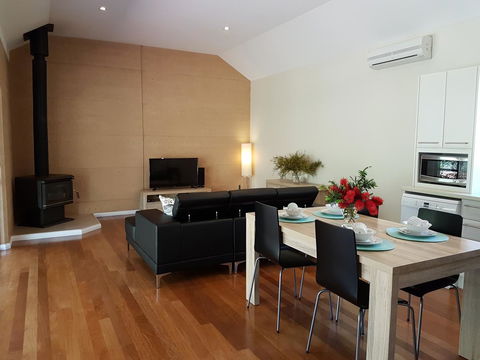 Jarrah Grove Forest Retreat - Tourism Noosa 7