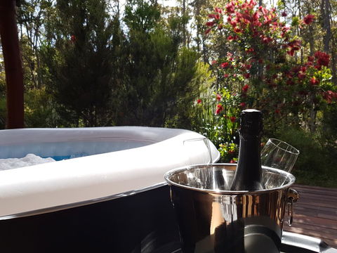 Jarrah Grove Forest Retreat - Tourism Noosa 10
