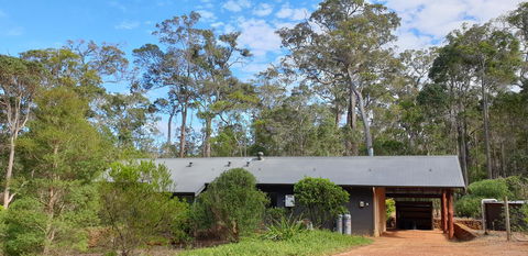 Jarrah Grove Forest Retreat - Tourism Noosa 16