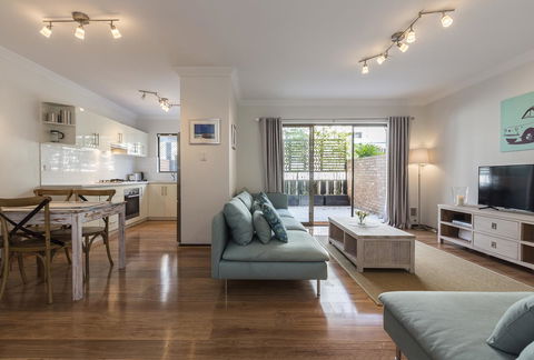 Cottesloe Sea Salt Abode - Executive Escapes - Tourism Noosa 0