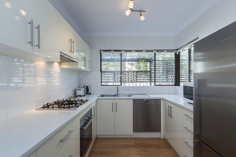 Cottesloe Sea Salt Abode - Executive Escapes - Tourism Noosa 13