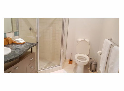 Stylish 1BDR Unit In The Heart Of Subiaco - Tourism Noosa 9