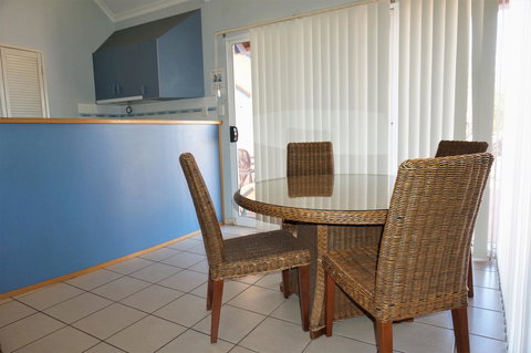Osprey Holiday Village Unit 122 2 Bedroom - Tourism Noosa 4