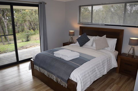 Eagle Bay House - Tourism Noosa 0