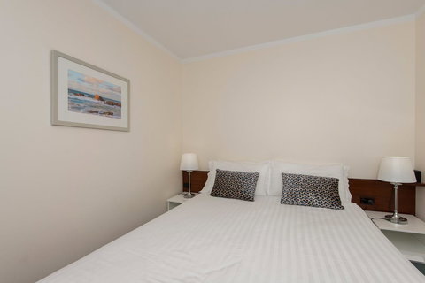 Trinity On Hampden - Tourism Noosa 11