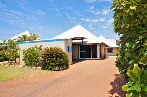 Osprey Holiday Village Unit 119 - Tourism Noosa 0