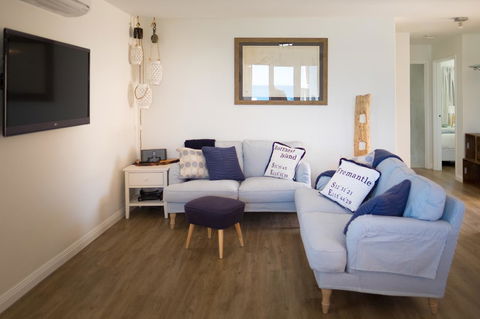 Cottesloe Blue Apartment - Executive Escapes - Tourism Noosa 3