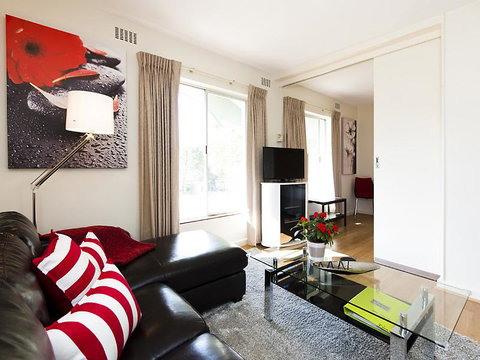 Style In Subiaco - Tourism Noosa 9