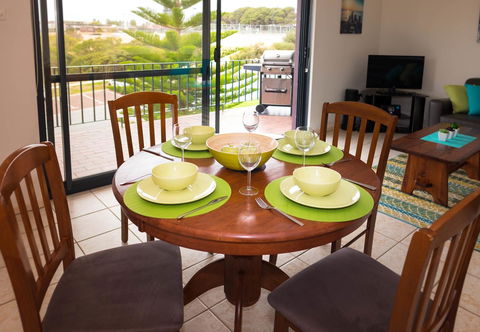 Cottesloe Sea Bliss Apartment - Tourism Noosa 5