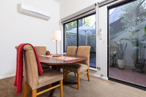 Como Executive Apartment - Tourism Noosa 10