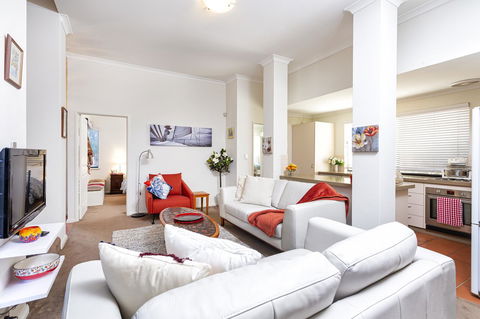 Como Executive Apartment - Tourism Noosa 5