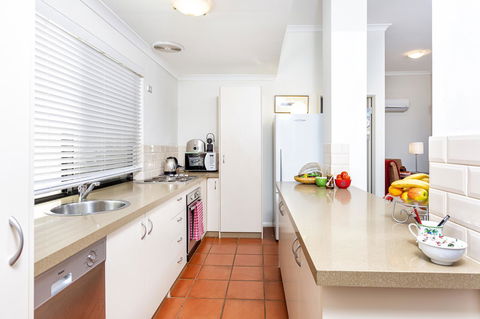 Como Executive Apartment - Tourism Noosa 8