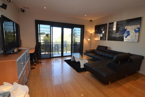 The Arcadia Apartment - Tourism Noosa 3