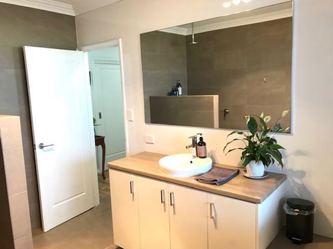 The Mains Guest House 2 Bedroom Farm Stay - Tourism Noosa 9