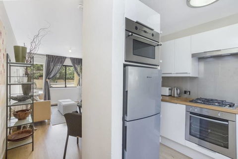 Gorgeous 26 1 Bed Designer Fitout Perfect Location - Tourism Noosa 32