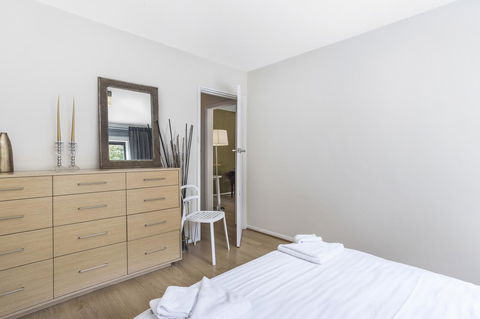 Gorgeous 26 1 Bed Designer Fitout Perfect Location - Tourism Noosa 17