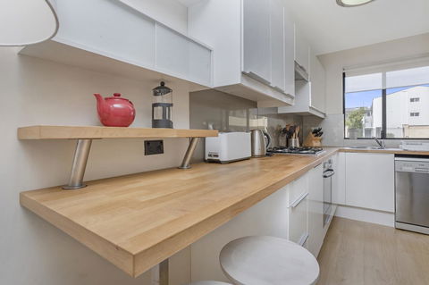 Gorgeous 26 1 Bed Designer Fitout Perfect Location - Tourism Noosa 16