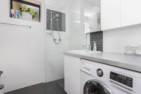 Gorgeous 26 1 Bed Designer Fitout Perfect Location - Tourism Noosa 36