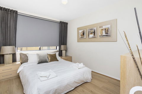 Gorgeous 26 1 Bed Designer Fitout Perfect Location - Tourism Noosa 10