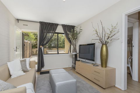 Gorgeous 26 1 Bed Designer Fitout Perfect Location - Tourism Noosa 26